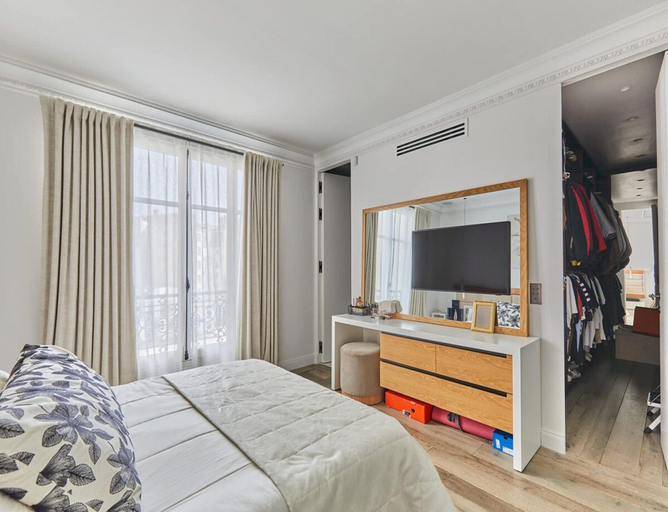 Room 2, Incredible Apartment Etoile Porte Maillot, Paris