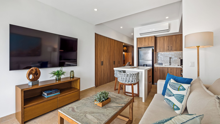 Others 3, Oceanfront 1BR with Balcony & Pool, Puerto Vallarta