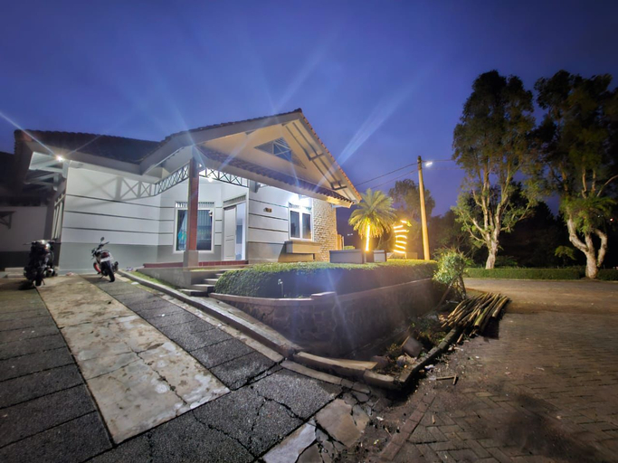 Exterior & Views, Villa PGV ONVIL 3 by puncak govillas, Bogor