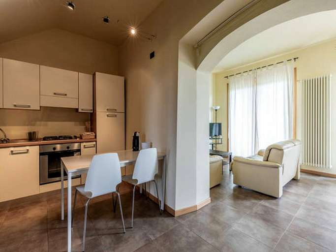 Dining 3, Flat in Franciacorta Near Lake Iseo, Brescia