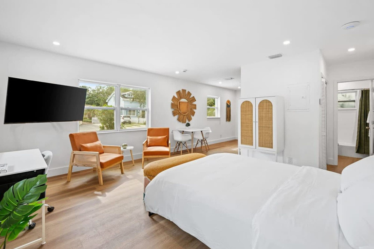 Room 2, Morning Sunshine Sailboat Bend, Broward