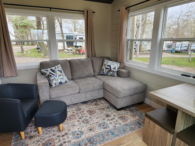 Others 5, Riverside Resort, Stearns