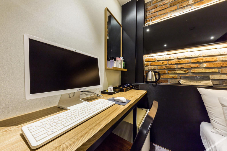 Others 4, Shinchon Hotel Ludi, Mapo