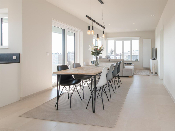 Dining 4, Serene Apartment With Mountain View, West-Vlaanderen