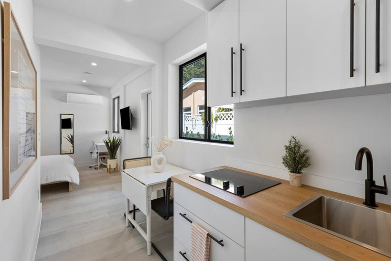 Room 4, Mango House Dania Beach, Broward