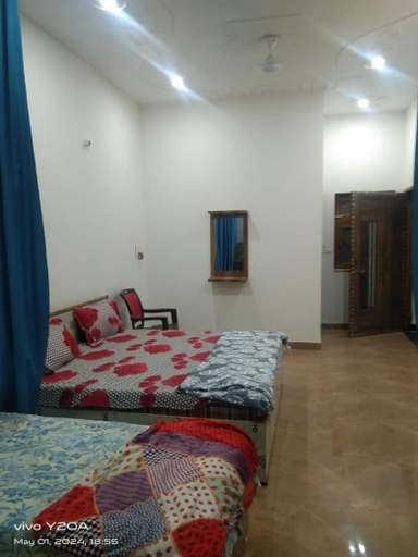 Bedroom 5, Radha Nilay, Mathura