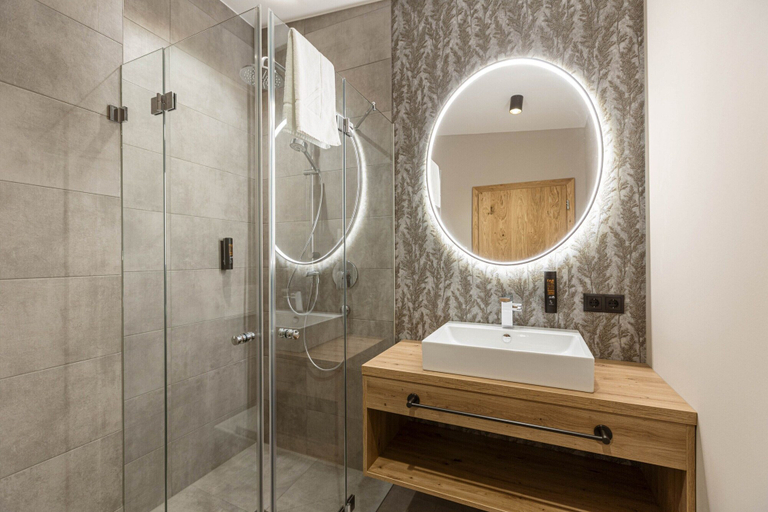 Bathroom 2, Premium apartment in Tyrol with shared pool, Schwaz