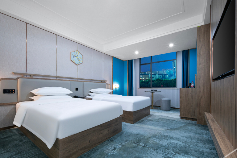 Bedroom 2, Country Inn & Suites by Radisson Guangshui Binhe Park Yuming, Suizhou Shi