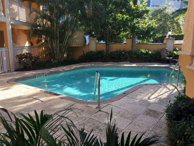 Room 2, Beach Apt With Waterview in Las Olas Blvd, Broward