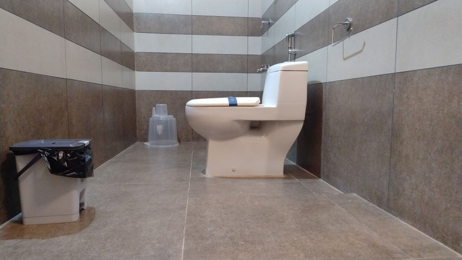 Bathroom 3, Gateway Airport Hotel, Kannur