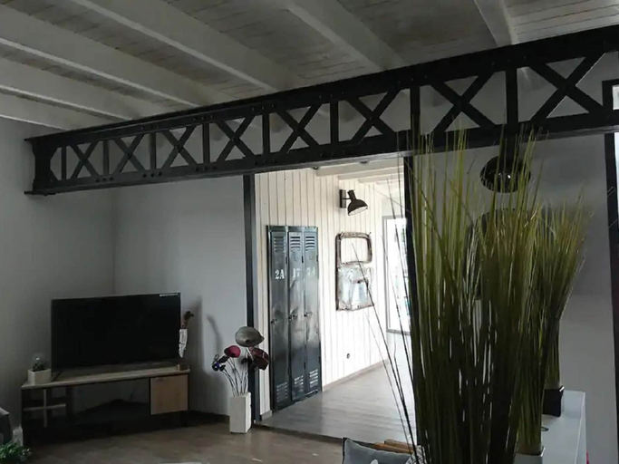 Room 5, Amazing villa in Nuaillé-d'Aunis with sauna, Charente-Maritime