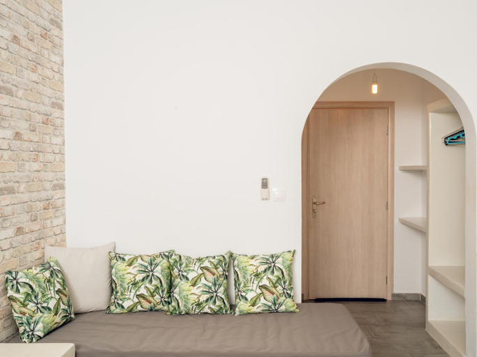 Others 5, MARIAS PLACE IOS, South Aegean