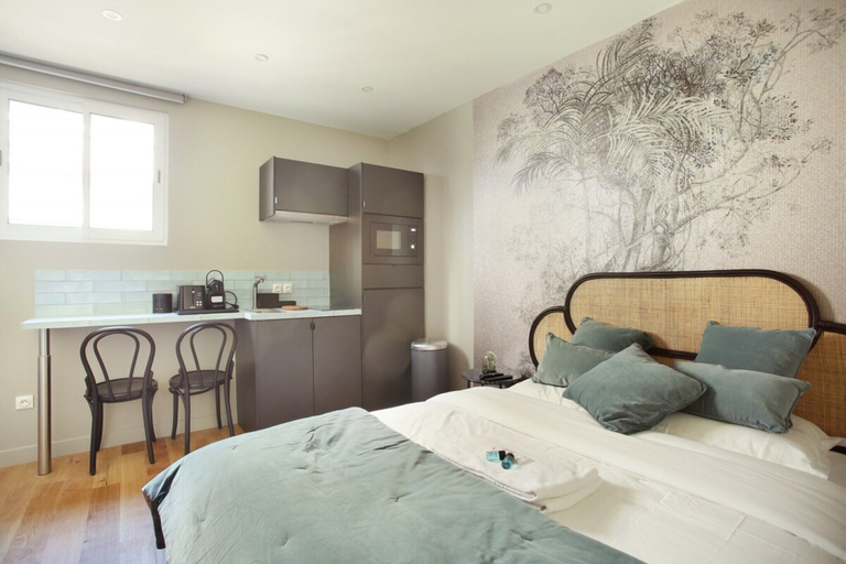 Room 3, Studio With AC Center of Paris, Paris