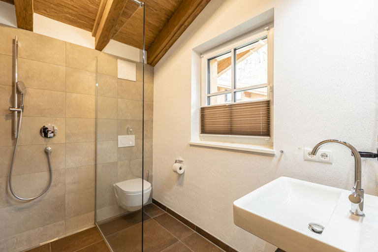 Bathroom 3, Superior Ferienhaus # 3A mit Sauna, Zell am See