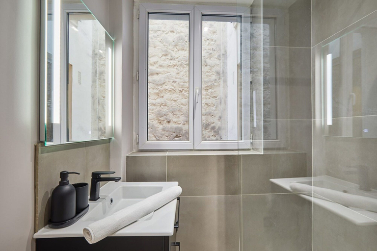 Bathroom 2, Superb & New Studio Eiffel Tower, Paris