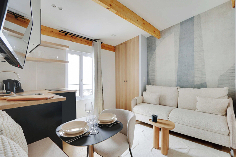 Living area 5, Cosy Studio With AC -2p- Sacra-coeur Montmartre, Paris