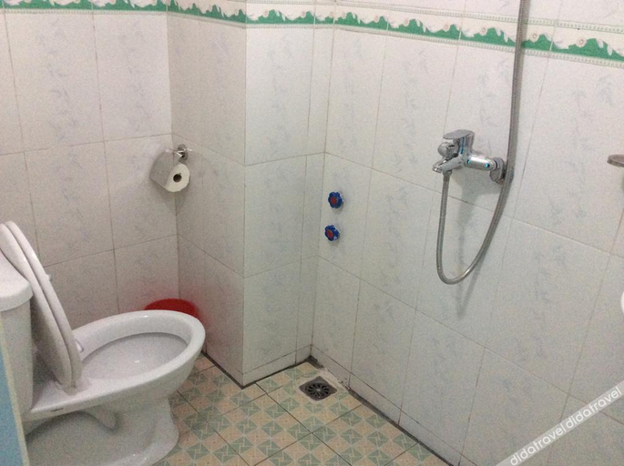 Bathroom, Phuong Nam Noi Bai Airport Hotel, Sóc Sơn