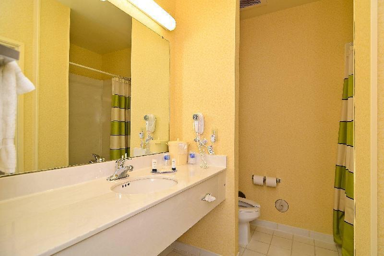 Bathroom 10