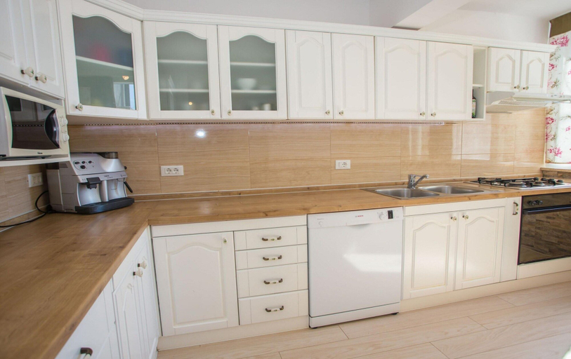 Private kitchen 5, Beautiful Apartment in Prime Location, Poreč