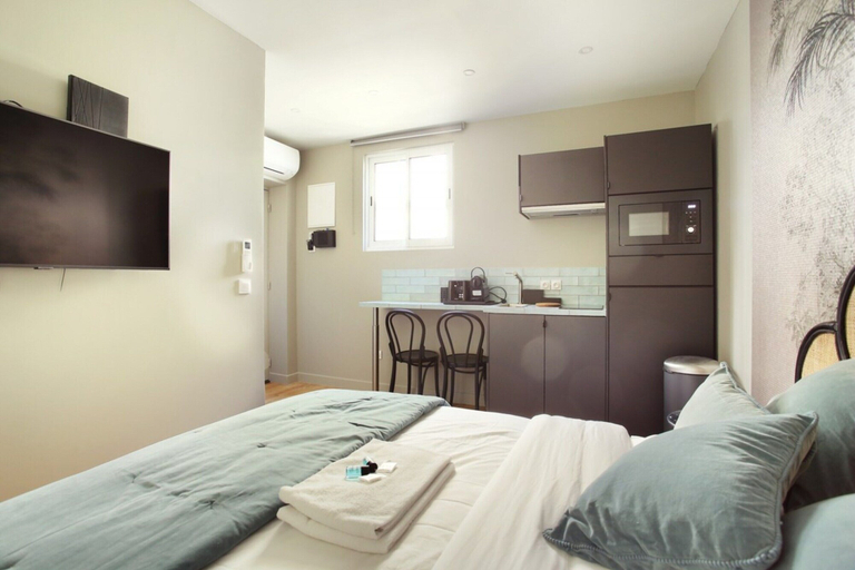 Room 2, Studio With AC Center of Paris, Paris