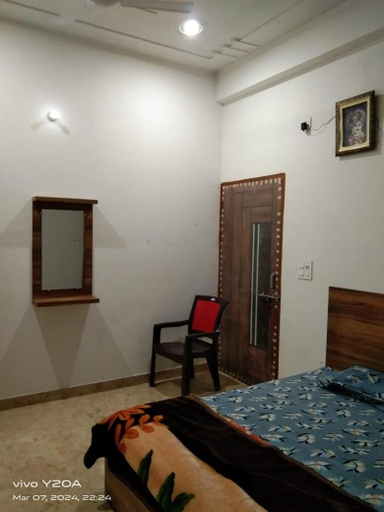 Bedroom 1, Radha Nilay, Mathura