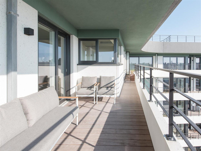 Balcony 2, Serene Apartment With Mountain View, West-Vlaanderen