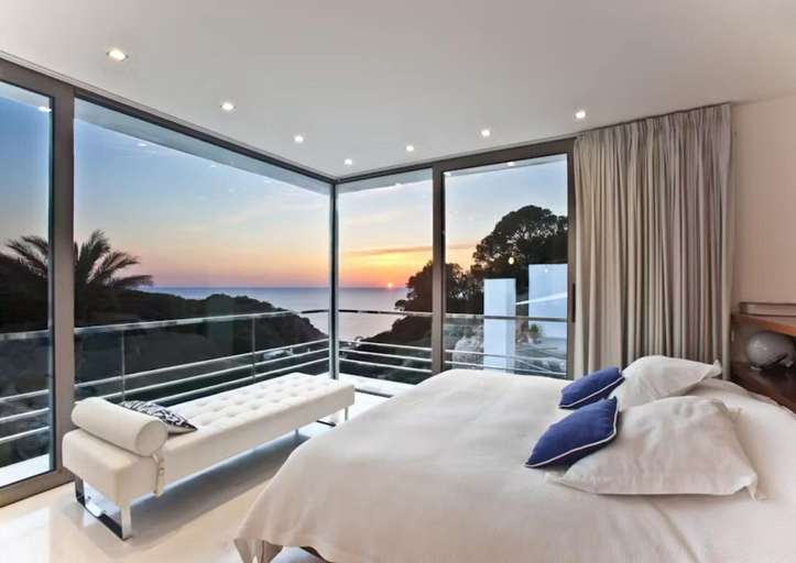 Room 4, Appealing Villa With Private Terrace, Baleares
