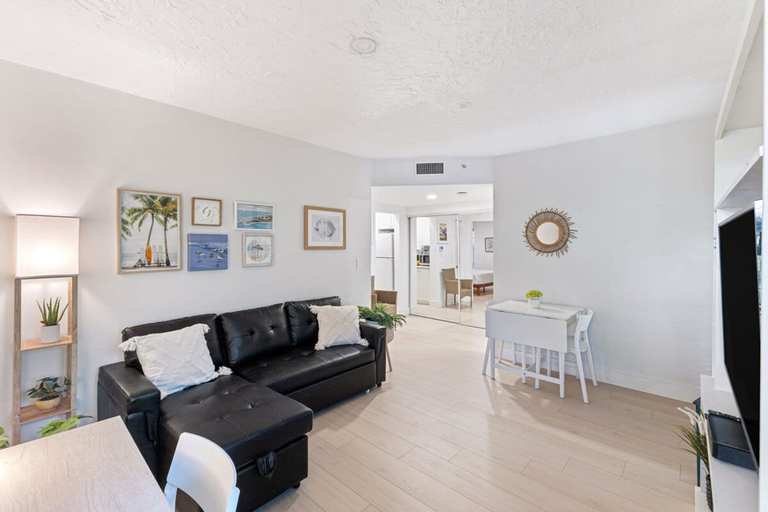 Interior, Welcoming Airbnb Walkig Distance to Las Olas Blvd, Broward