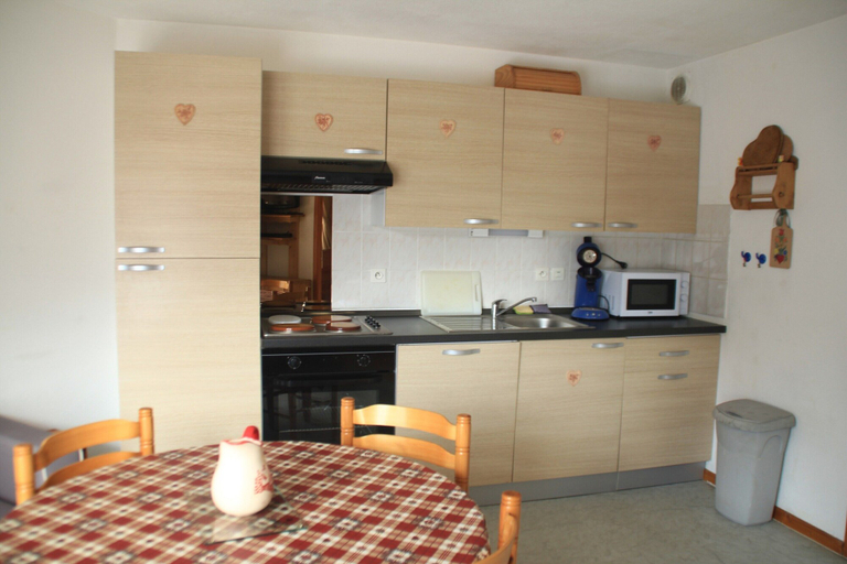 Private kitchen 2, Quiet Apartment in Nature, Haute-Savoie