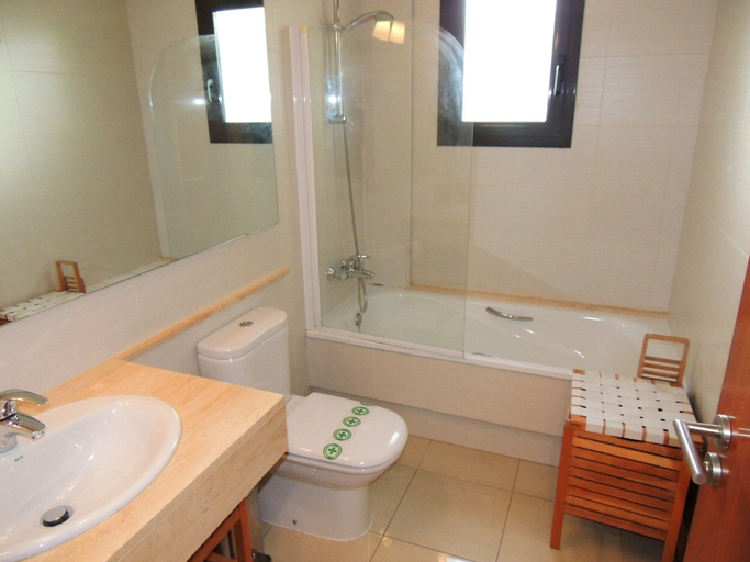 Bathroom 3, Apartment in Roses With Beachfront Views, Girona