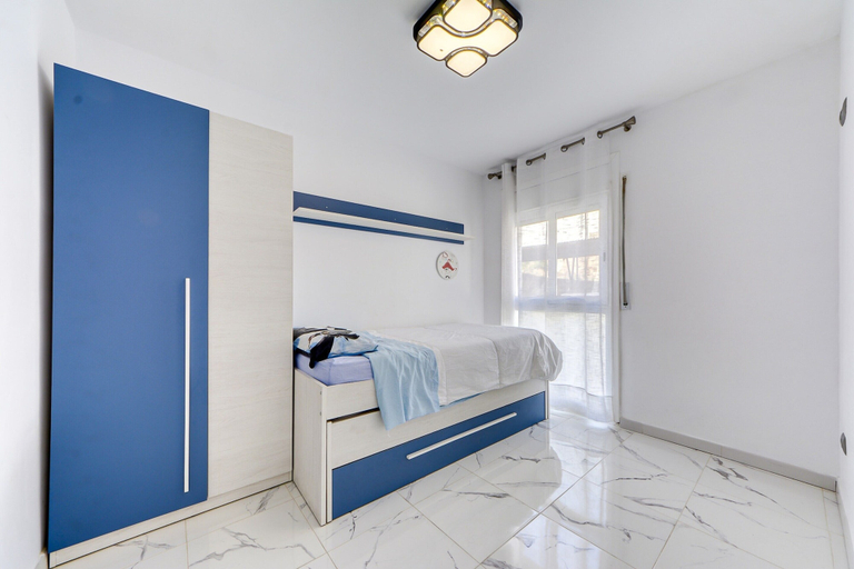 Room 2, Apartment in Roses With Stunning Beachfront Views, Girona