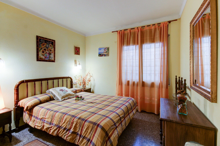 Room 2, Apartment in Roses by the Beach & Marina, Girona
