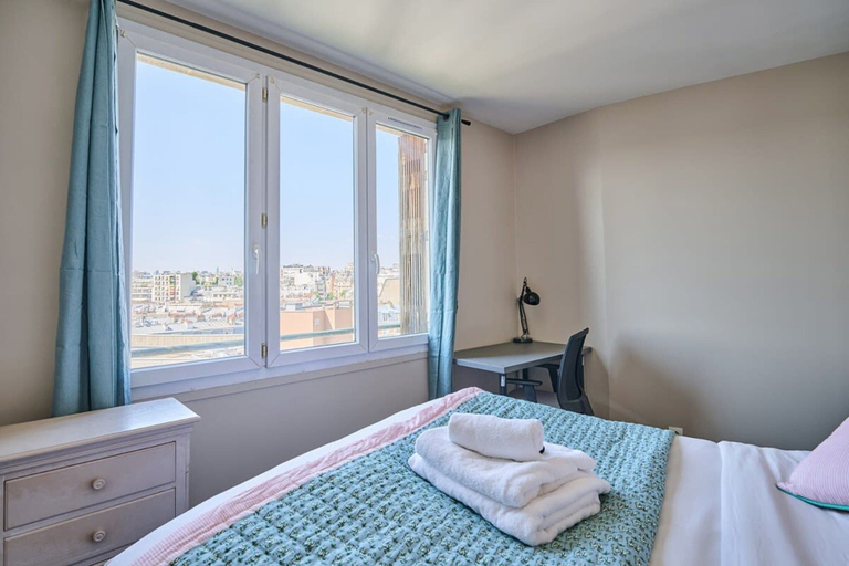 Room 5, Sublime 2 Bedroom Flat Quai de Seine Eiffel Tower, Paris