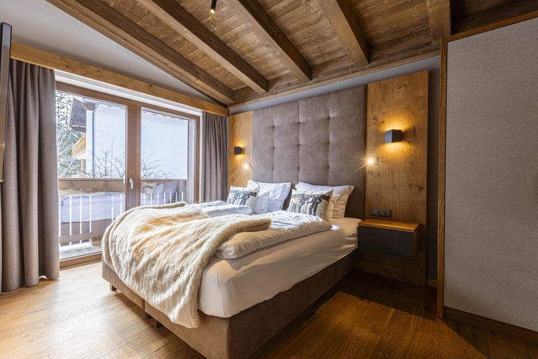 Room 4, Inviting chalet with pool in Tyrol No Deposit, Reutte