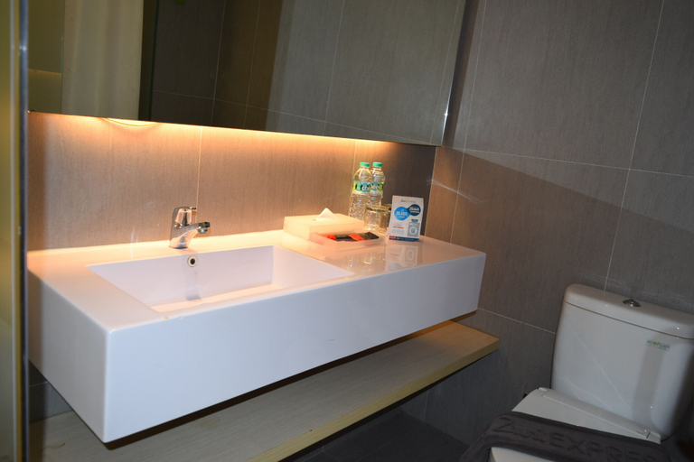 Bathroom 4, Ayda Mangga Dua d/h Zuri Express Mangga Dua, Central Jakarta