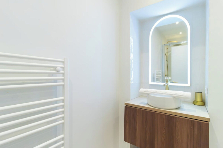 Bathroom 5, Cosy and New Studio Center of Paris, Paris
