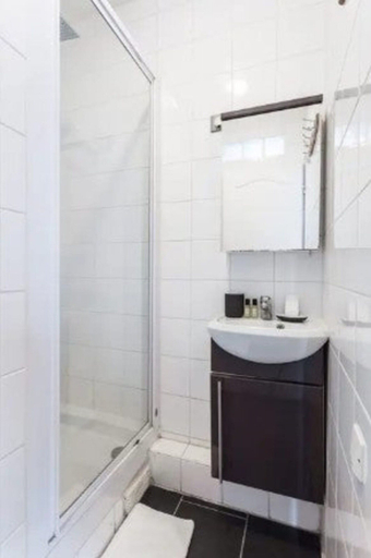 Bathroom 5, Magnifique Studio 5 - Edouard Vaillant, Seine-Saint-Denis