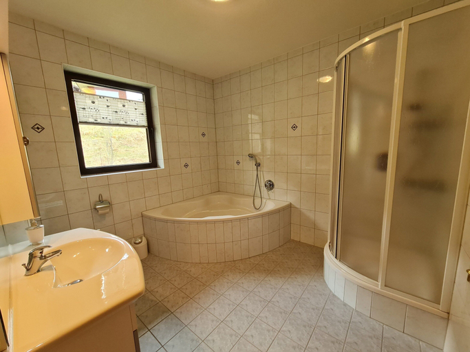 Bathroom 5, Apartment With Mountain & Slope View, Spittal an der Drau