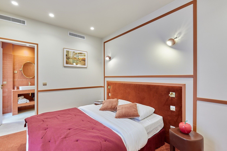 Bedroom 3, Superb Apartment With AC - Beaubourg Le Marais, Paris
