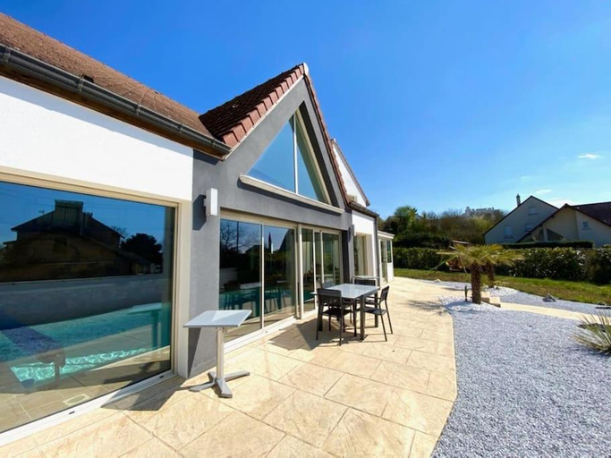Exterior & Views