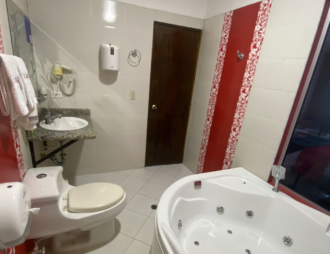 Bathroom 3, Hotel Beijing Caucasia, Caucasia