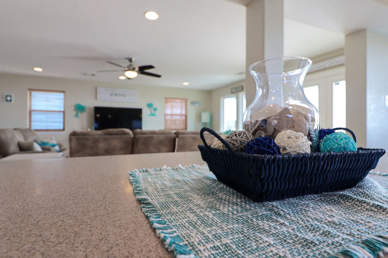 Room 4, Superb Home With Private Walkover to Beach, Brazoria