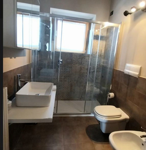 Bathroom 2, Apartment in Iseo Near Seabeach, Brescia