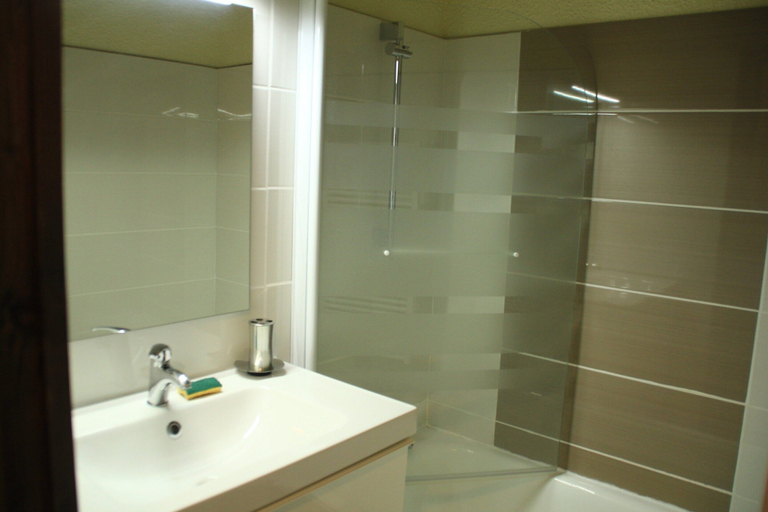 Bathroom, Moulin Ml282 Cosy & Telecabine 4 Pers, Haute-Savoie
