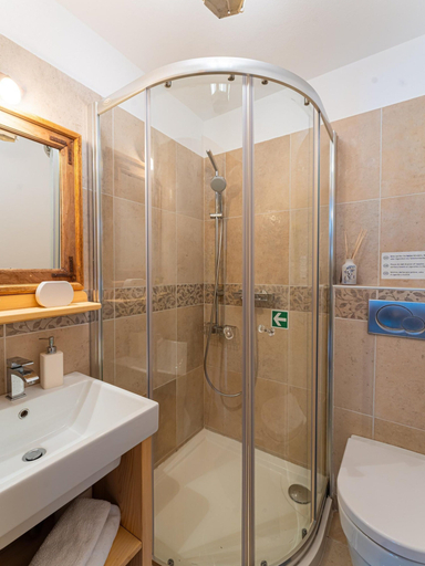 Bathroom 5, Villa Benka With View, Tinjan