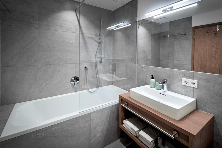 Bathroom 3, Chalet in Alps Near Ski Lift & Slope, Kitzbühel