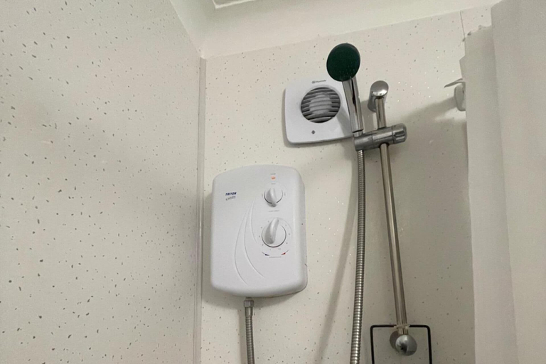 Bathroom, 3-bed Apart, Sleeps 5 w/ Garden, Parking & Pets Ok, Norfolk