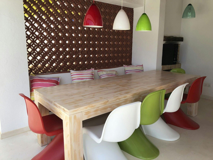 Dining 5, Holiday Home With Spacious Pool, Baleares