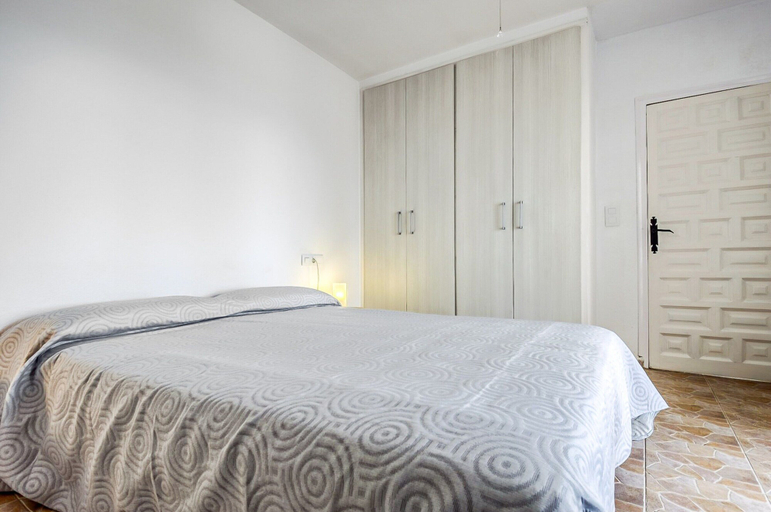 Room 2, Apartment in Roses Near Canyelles Beach, Girona