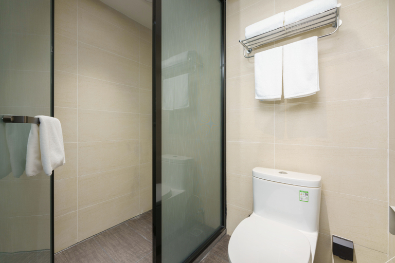 Bathroom 3, HanTing Hotel (Donggang Huanghai Dashichang), Dandong